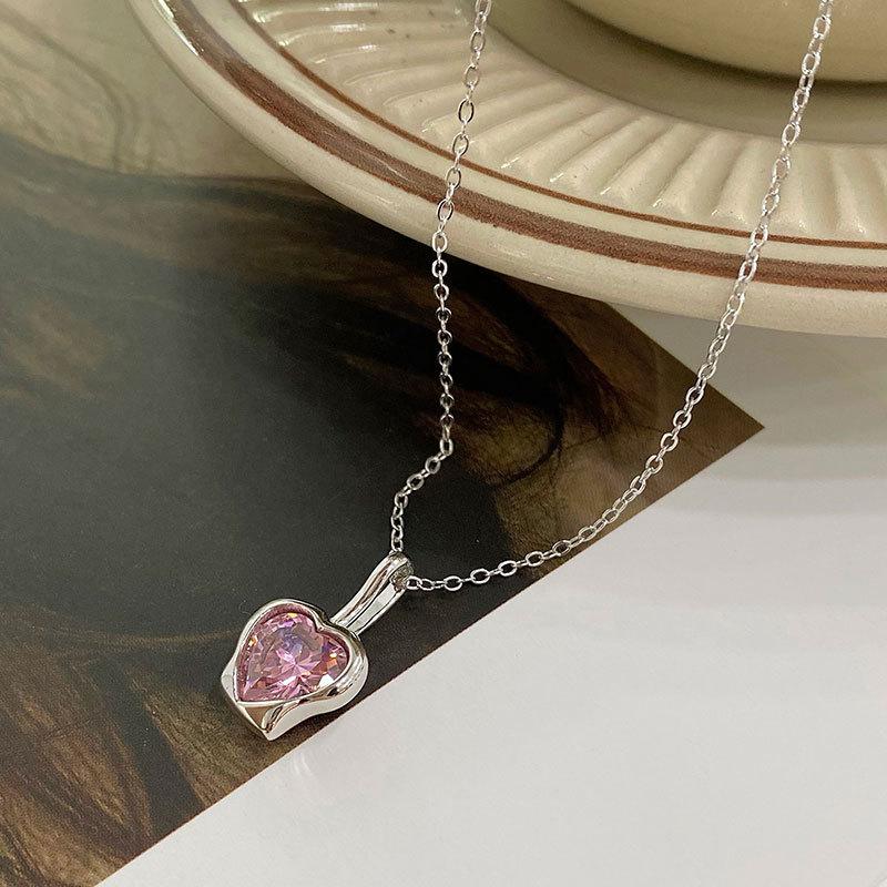 Barevný diamantový náhrdelník s láskou Nepravidelný přívěsek ve tvaru srdce Nišový High-end Klíční kostní řetízek Studený styl