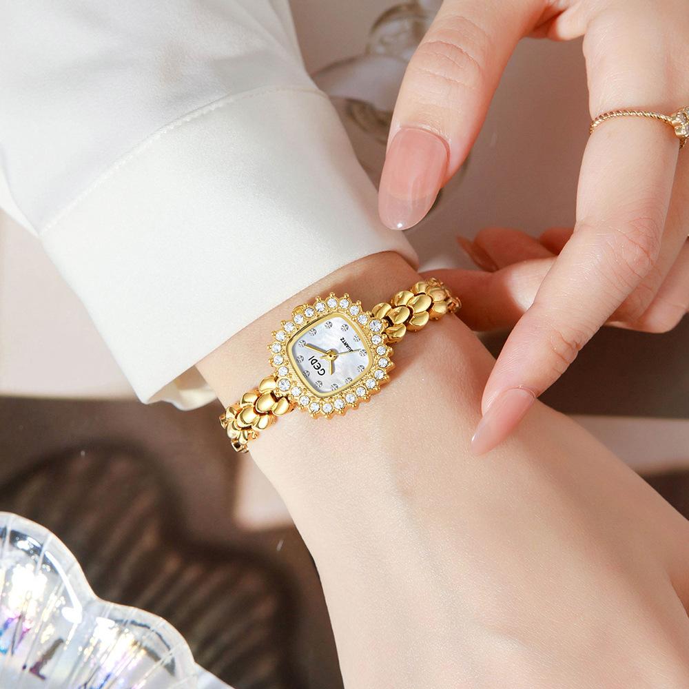 Light Luxury Sunflower Women'S Watch, Small And Exquisite Fashion Bracelet Watch, Women'S High-End Waterproof Quartz Watch