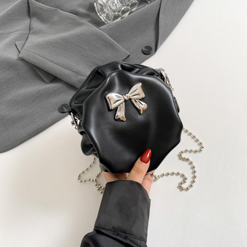 

В этом году популярная ретро-сумка 2024 года, новая женская сумка, весенняя повседневная сумка-мессенджер с цепочкой, модная мягкая кожаная сумка-ведро чёрный