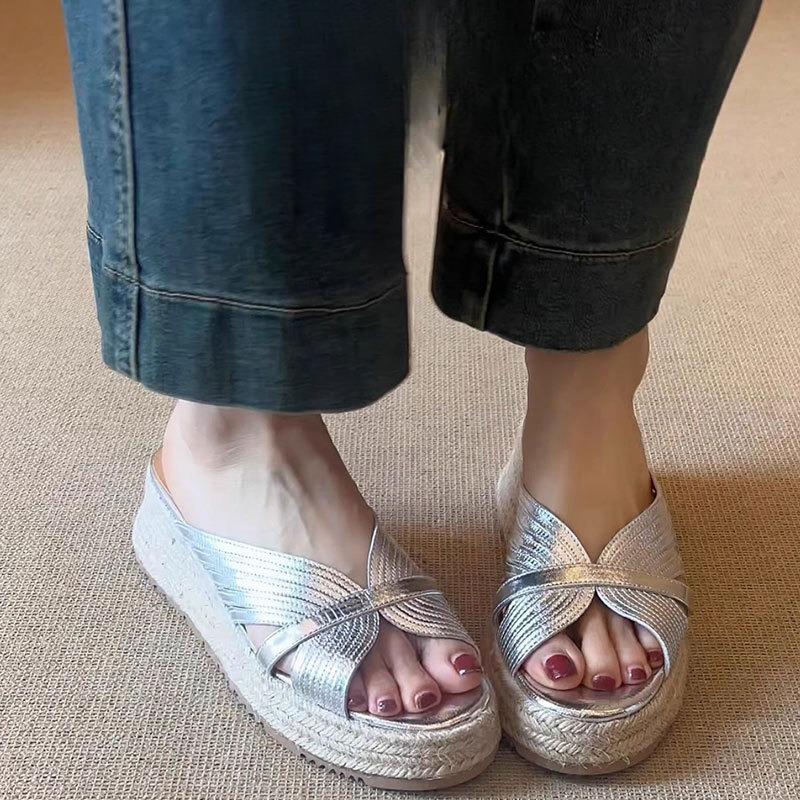 

Шлепанцы на толстой платформе и танкетке с открытым носком, шлепанцы на высоком каблуке, пляжная женская обувь 37 серебряный