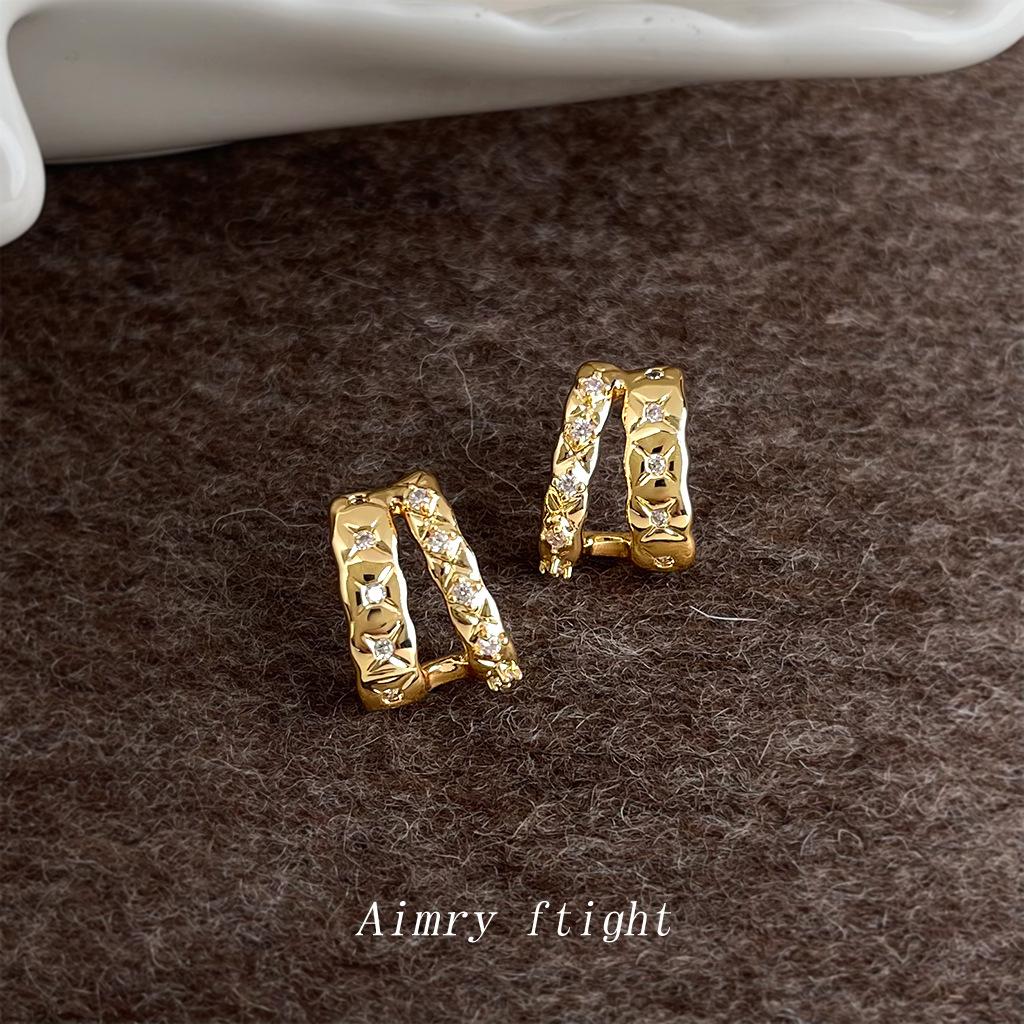 Micro-inlaid zircon geometric 925 silver needle color retention, new mango earrings, earrings.