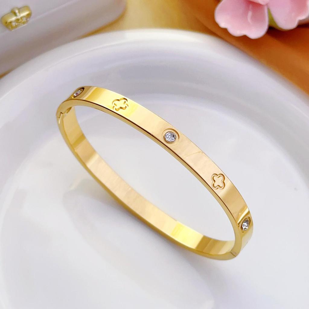 Hot-Selling Titanium Steel Luxury Bracelet Collection: Versatile Design