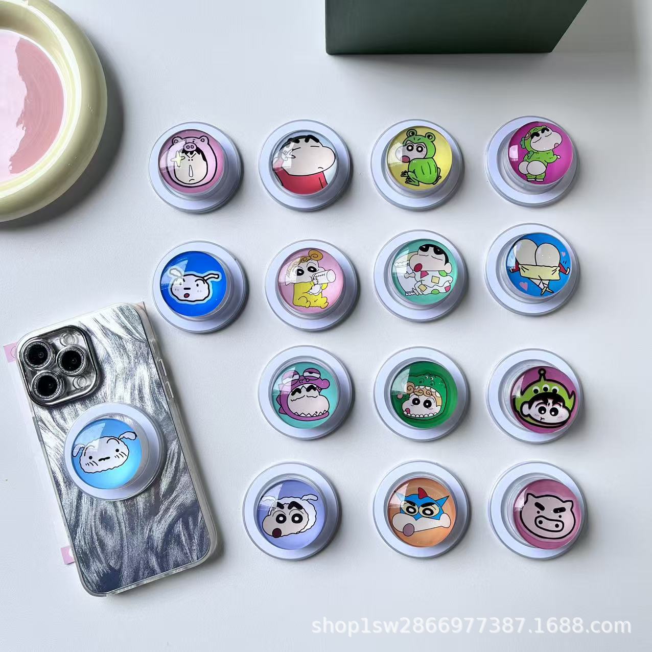 Magnetic Crayon Shin-chan Phone Holder: Retractable Airbag Stand with Detachable Round Glass Sticker Clear Holder - Shin-chan Butt