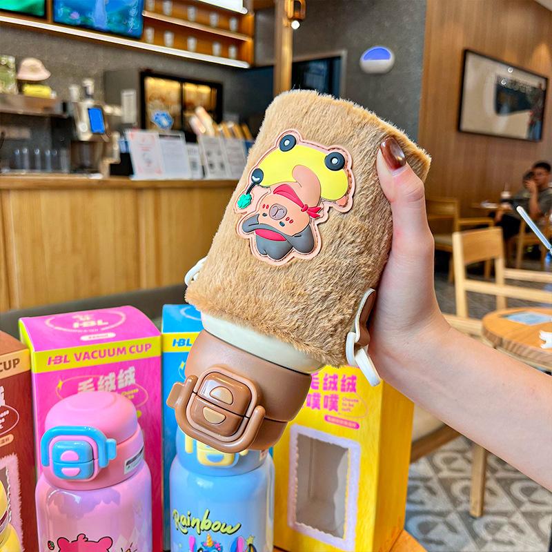 

Double drink children s thermos cup 316 stainless steel large-capacity water cup high value plush cute student straw cup 550ML [Source Factory Straight Hair]