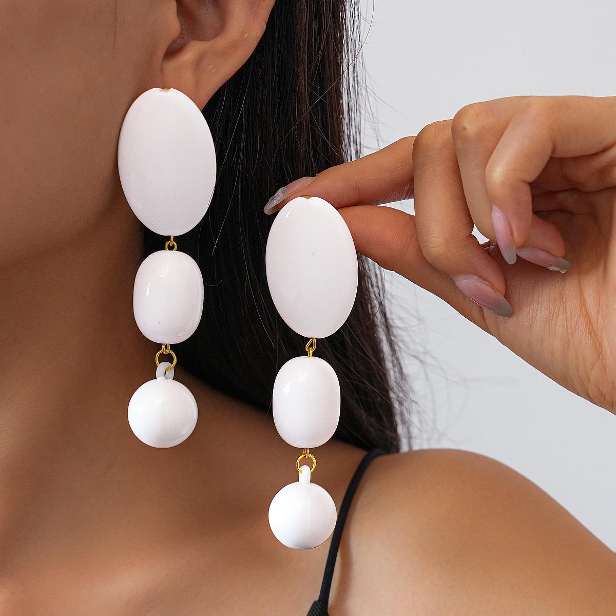 

Модные серьги-подвески для женщин белый