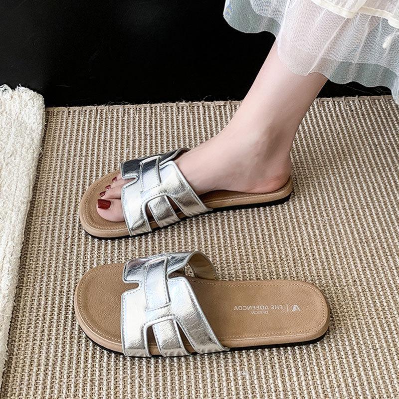 French one-word slippers for women's outer wear 2025 new summer seaside beach beautiful flat-bottomed out flat-bottomed cool slippers