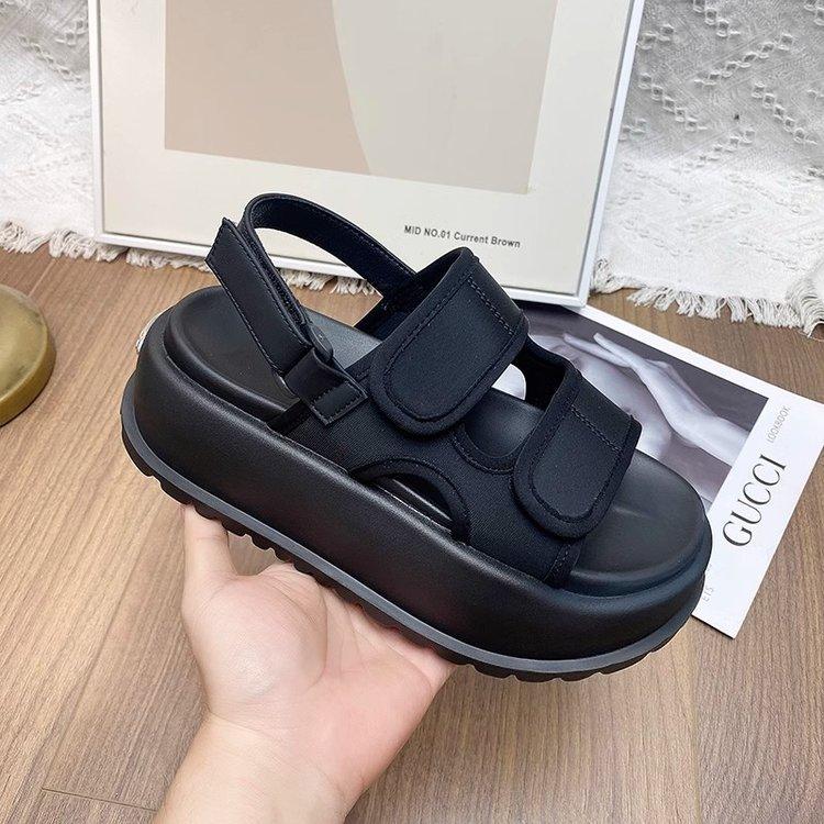 

Muffin thick-soled cool slippers women s summer wear 2025 new European station Velcro shit-stepping beach sandals 35