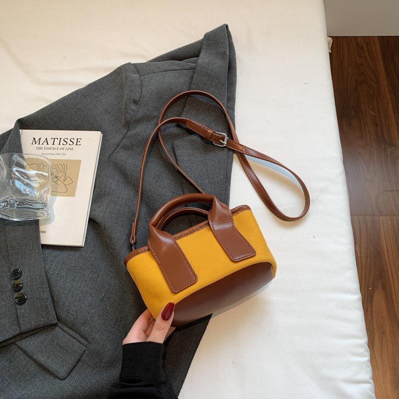 Foreign order retro portable small bag women's 2025 spring and autumn new pillow bag advanced texture versatile commuter messenger bag