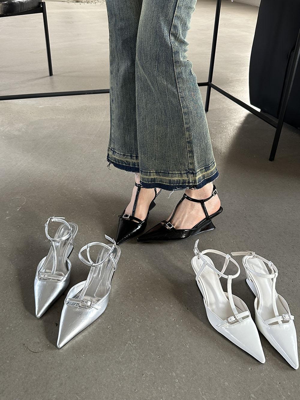 модные серебристые черные белые женские босоножки с острым носком летние туфли — фото 5