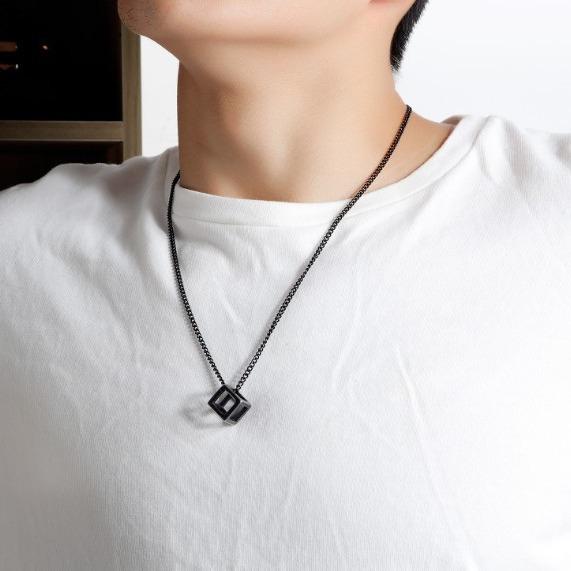 Retro Simple Hollow Pendant, Men'S And Women'S Necklace, Personalized Square Rubik'S Cube Simple Three-Dimensional Jewelry