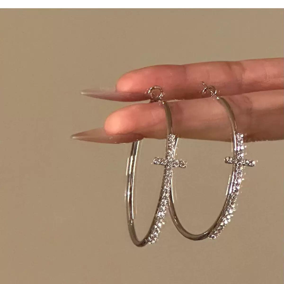Geometric Silver Needle Stud Earrings: Elegant, Fashionable & Versatile Ear Jewelry