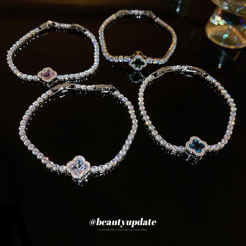Elegant Zircon Flower Bracelet: Versatile, Fashionable, High-End Jewelry for Women.