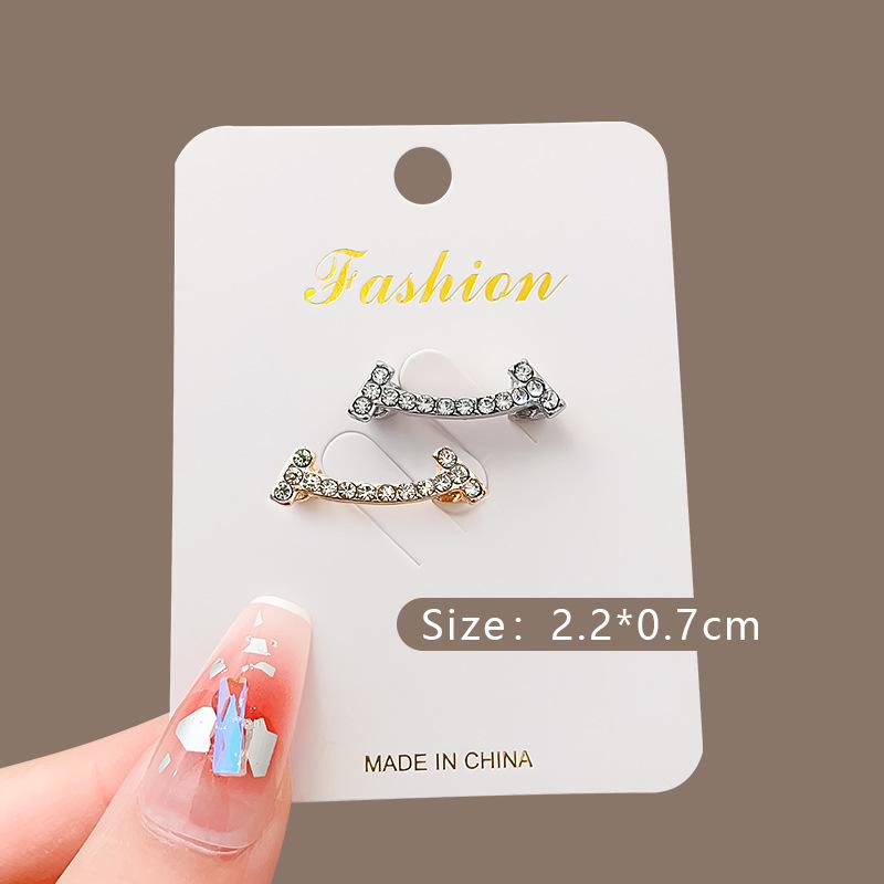 Personality Smiley Face Metal Brooch Anti Exposure V-neck Buckles Accessories Versatile Small Brooch Pin Coat Buttons Ornaments