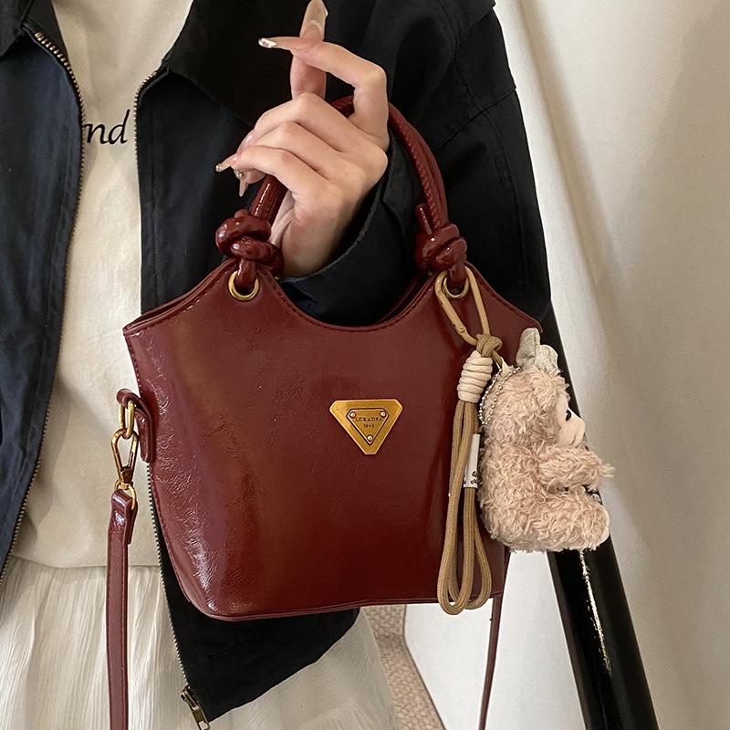 Popular New Products, Niche Fashionable Simple Temperament, Portable Bucket Bag, Korean Version of Casual Commuting Versatile Messenger Bag, Women