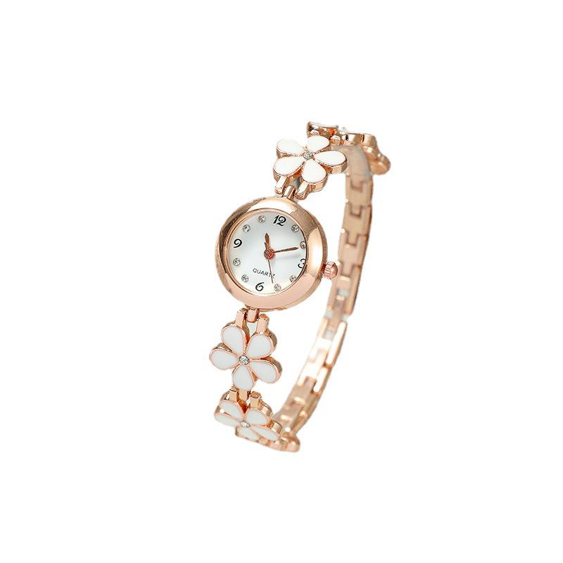 Ladies' Versatile Gift Set: Fashion Floral Chain English Watch & Daisy 5-Piece Set.