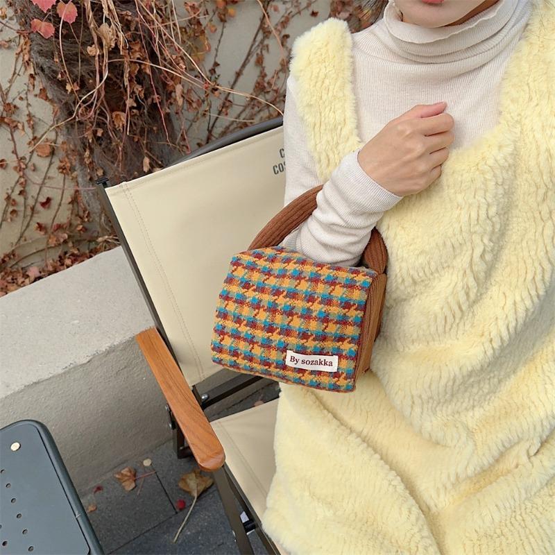 1 autumn and winter new woolen handbag new handbag sorting portable shopping handbag