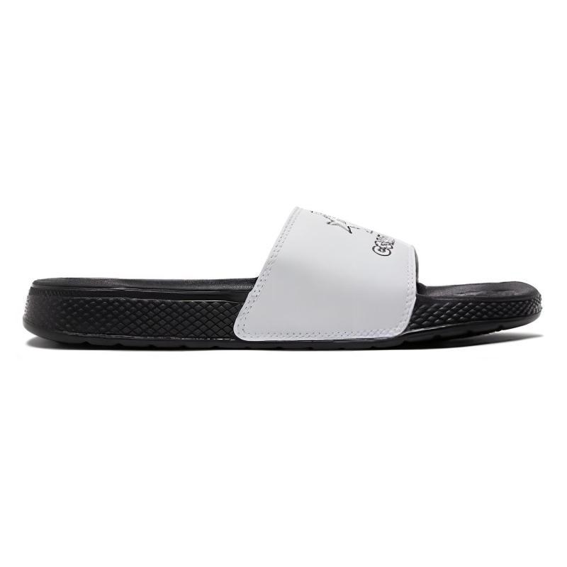 Converse casual EVA quick-drying slippers are available for all men and women in black and white.