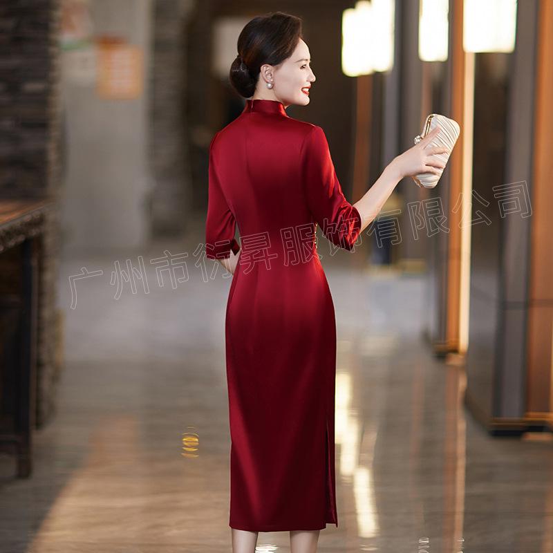 Stylish Red Retro Beaded Cheongsam Wedding Dress for Mother or Mother-in-Law