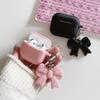Schutzhülle aus weichem Silikon mit Schleifenanhänger für AirPods 1, 2, 3 und 4 sowie Apple AirPods Pro 2 – ein ideales Geschenk für Frauen und Mädchen.