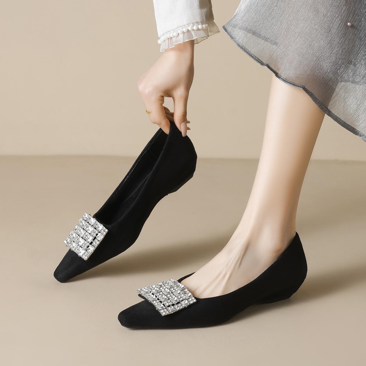 

Spring 2025 Rhinestone Pointed-Toe Chunky Heel Loafers for Women 37 чёрный