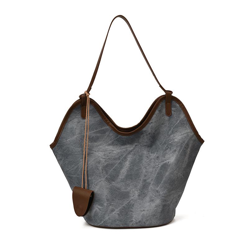 Retro Capacity Bag Women's 2025 New Trendy Korean Contrasting Color Casual Tote Bag Niche Fashion Versatile Armpit Bag