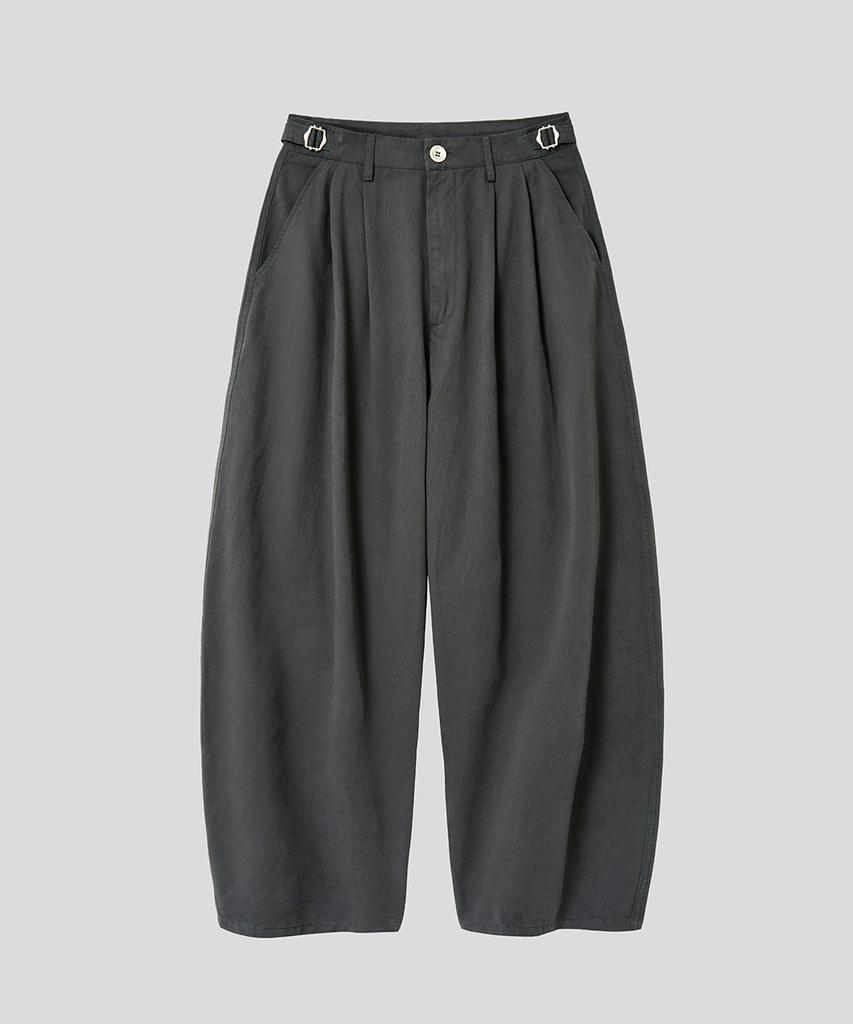HOOVES Garment Washed Double-Pleat Pants [Charcoal]