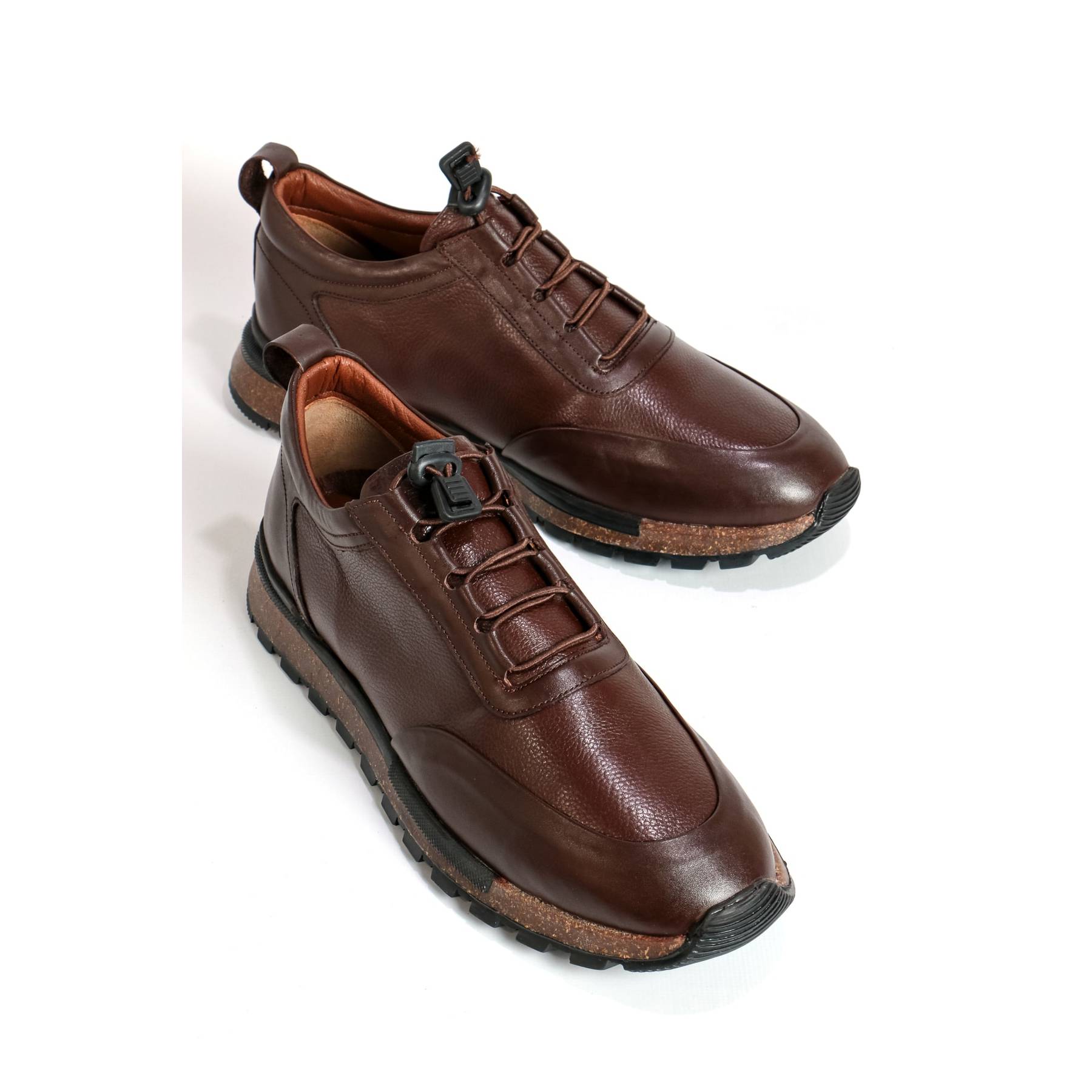 

Мужская повседневная обувь из натуральной кожи в стиле 2023 года