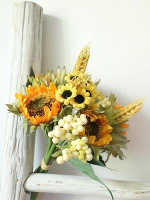 1 Bunch Silk Flowers Hand Tied Bouquet Artificial Sunflowers Fake Flowers for Home Wedding Party Decoration