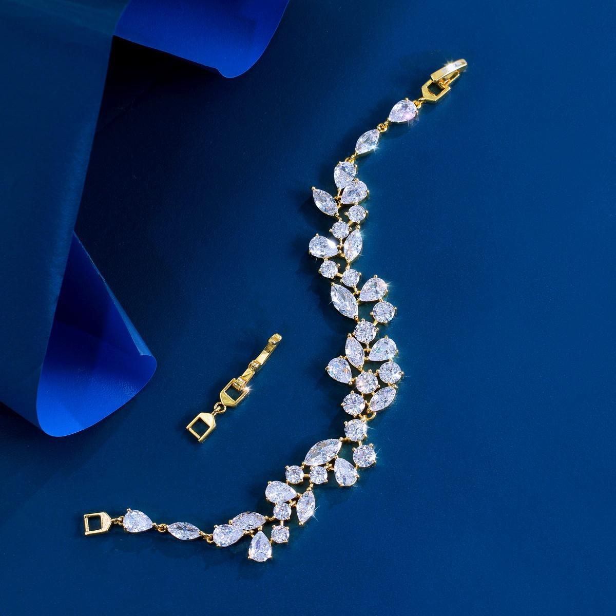 

Pera Elegant Leaf Shape CZ Crystal Chain Link Charm Bracelets Bangles with Gold Color for Bridesmaid Wedding Jewelry Gift B217