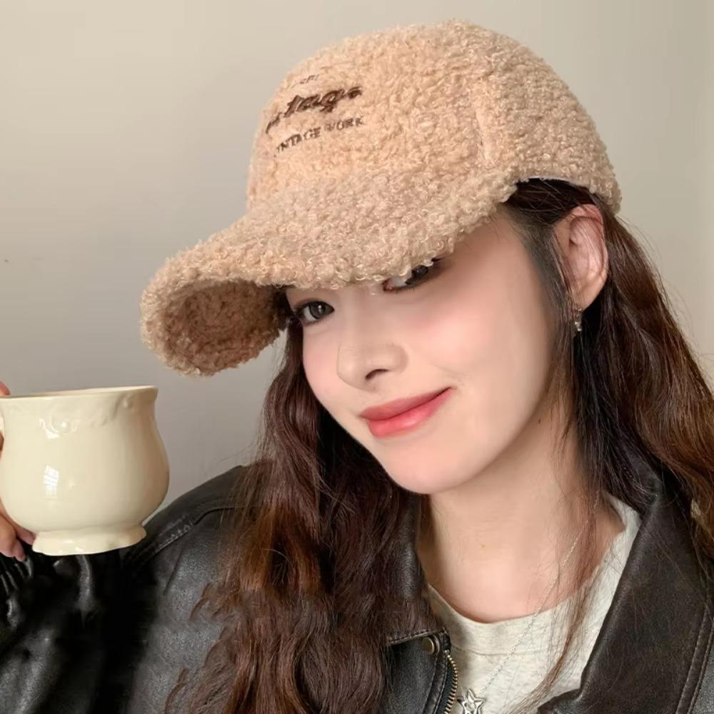 

Winter Plush Baseball Hat Women Couple Cap New Lamb Wool Baseball Cap бежевий