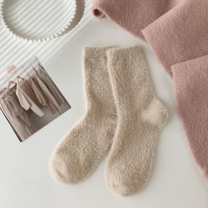 Mink Fleece Socks for Women, Warm and Non-freezing Feet in Autumn and Winter, Sleep Socks with Heart Embroidery and Fleece, Versatile Socks