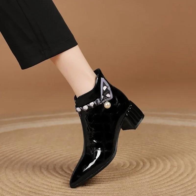 Glossy Short Boots Women'S Autumn Winter New Style Versatile Medium Heel Thick Heel Pointed Toe Side Zipper Soft Painted Leather