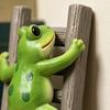 Cute Frog Figurine 2 Funny Ladder Statue Frogs Climbing Waterproof Resin Garden