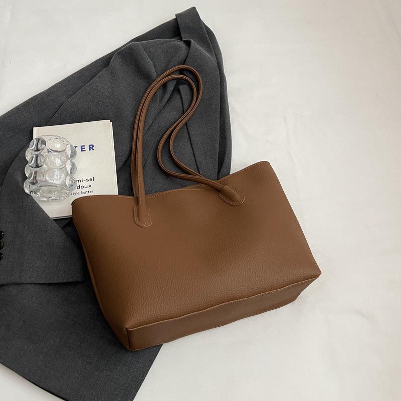 Simple and Casual Fashionable Commuter Shoulder Bag with Large Capacity Tote Bag for Women
