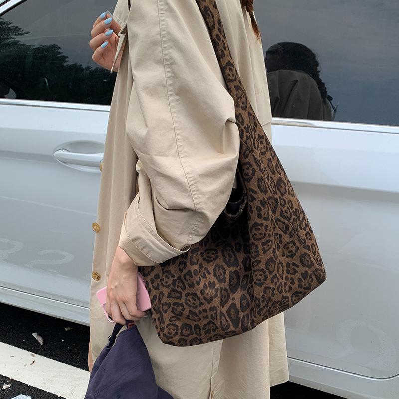 Yogodlns Large Capacity Retro Leopard Print Canvas Tote Bag Women's Commuter Single Wide Strap Underarm Handbag for Winter