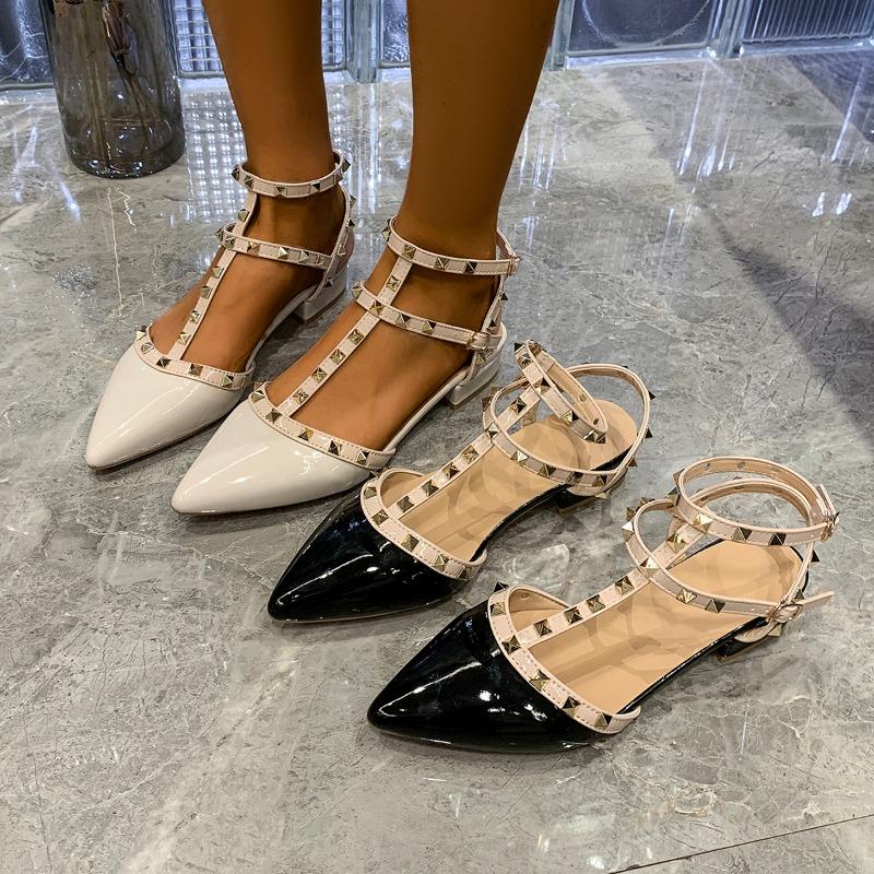 Mode 2025 Knöchelriemen Cut-Out Nieten Rockstud Lackleder Nieten Ballerinas T-Riemen Schnalle Walking Weich Damen Schuhe Reisegröße