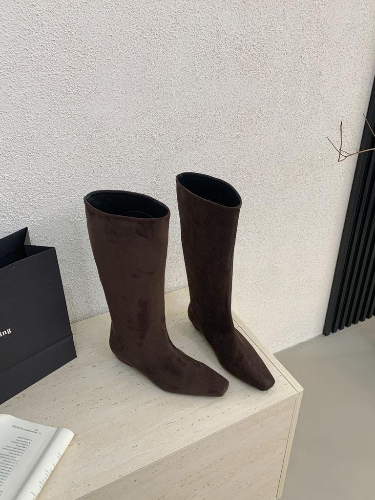 Invändig höjdökning khakifärgade byxor tubstövlar långa stövlar damskor 2025 nya höst- och vinter spetsiga tunna långskaftade ridstövlar