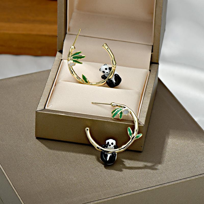 High-end short hair earrings, niche light luxury panda bamboo earrings, atmospheric face, thin dripping oil earrings for women