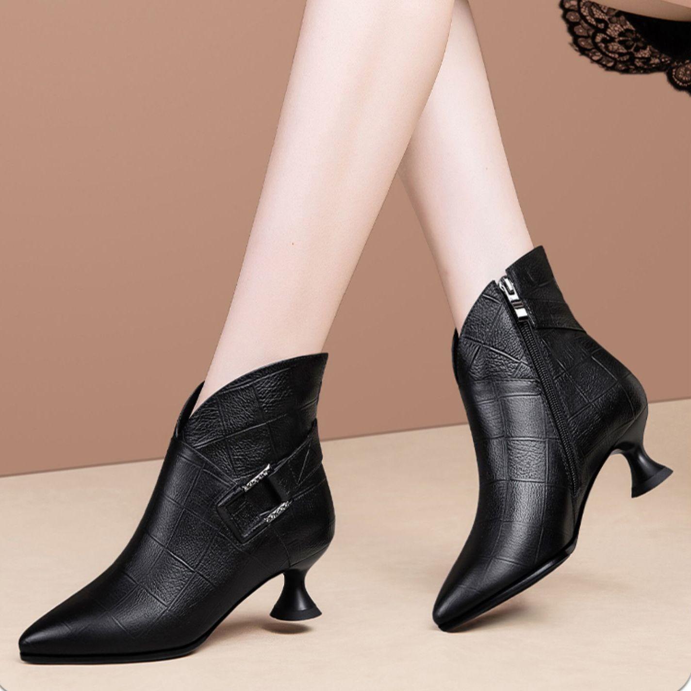 

2024 осень и зима новые мягкие кожаные короткие сапоги женские остроносые сапоги на толстом каблуке детские короткие сапоги на среднем каблуке модные высокого класса 40 чёрный