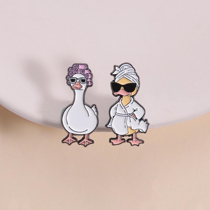 Multi Animal Style Cute Healing Enamel Pins Cat Duck Goose Goofy Style Brooches Lapel Badge Funny Jewelry Gifts Accessories