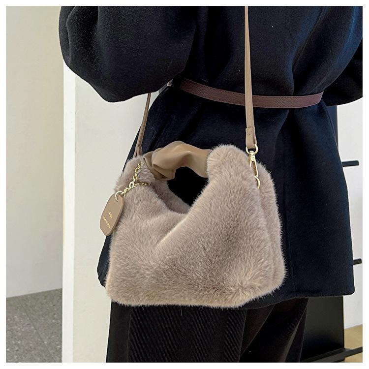 New plush messenger bag handbag texture fashion women's bag autumn and winter hair bag versatile niche chain handbag