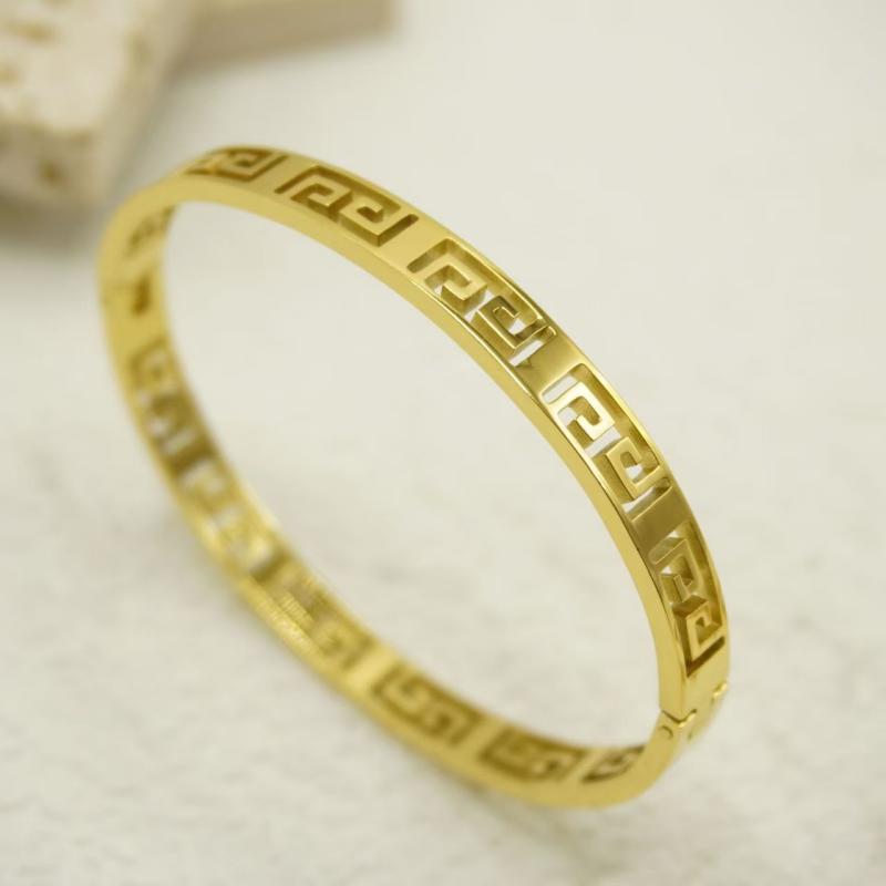 Designer Fashion 18K Gold-Plated Bracelet New Buckle Bangles Jewelry Collection