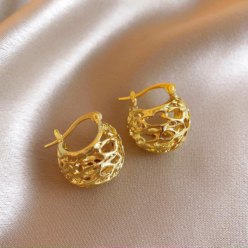 

Сережки-пусети у формі серця «Срібна голка» з кристалами цирконію – Європейська та американська мода високого класу для жінок