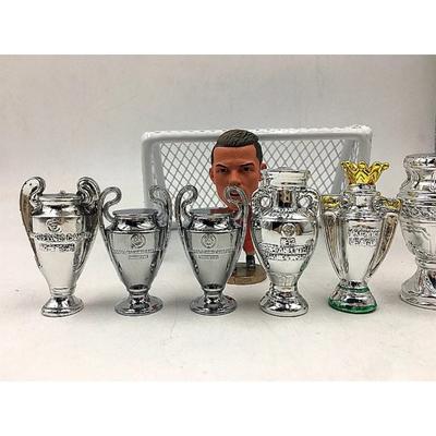 Porte-clés Modèle Trophée Ballon d'Or Gants d'Or Football Coupe Pendentif Alliage Finition Polie Haute Brillance et Électroplaquée