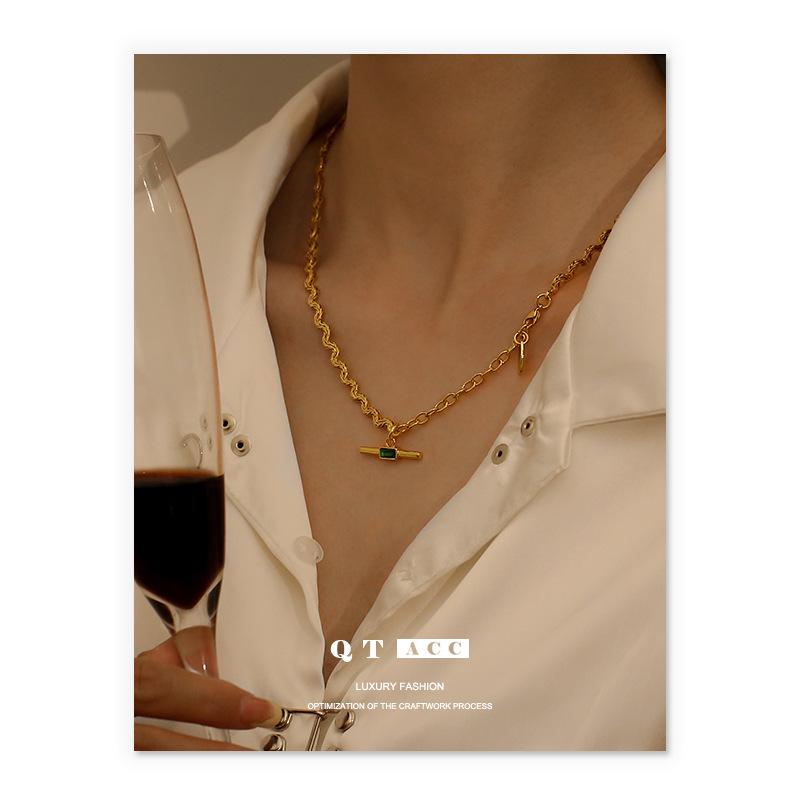 18K Gold Plated Korean Retro Curved Chain Necklace with Emerald Zircon for Women (Autumn/Winter)