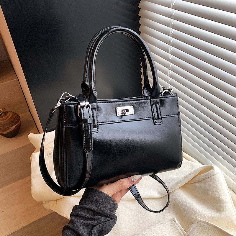 Premium textured bag women's 2025 new fashion versatile messenger spring and summer popular portable casual small square bag