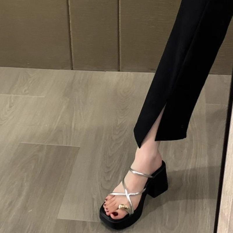 Summer Outdoor Thick Thick Soles Women Slippers Comfortable Soft Sole Ladies Beach Shoes Chic Buckle Belt Solid Female Slides