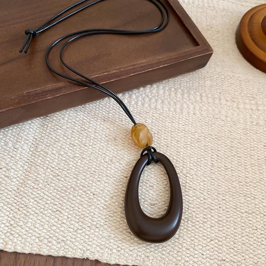 Wood chips irregular round square pendant necklace retro ethnic style collarbone chain design sense sweater chain women
