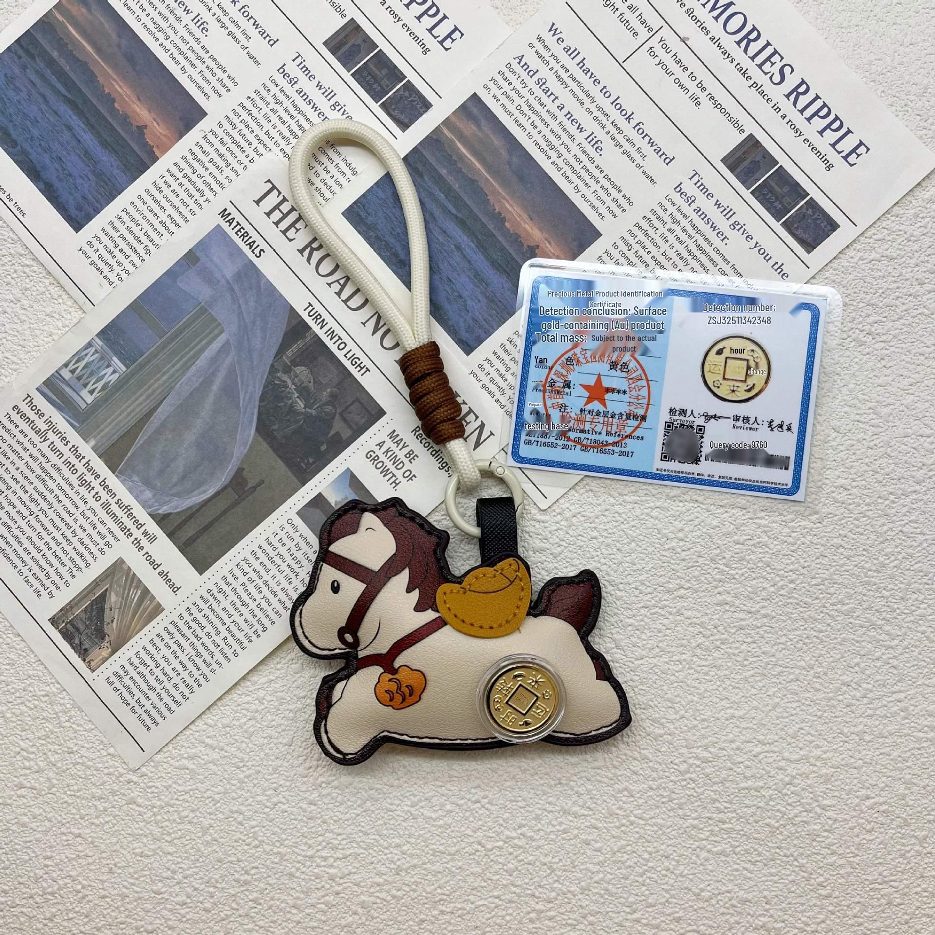 Ключница-подвеска из чистого золота 999 пробы, посвященная Году Лошади