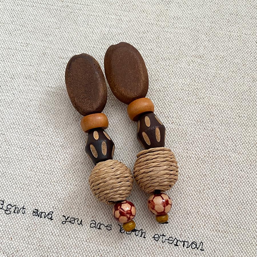 Silver Needle Retro Oval Wooden Stud Earrings: Elegant Ethnic Style with a Luxurious Feel for Women
